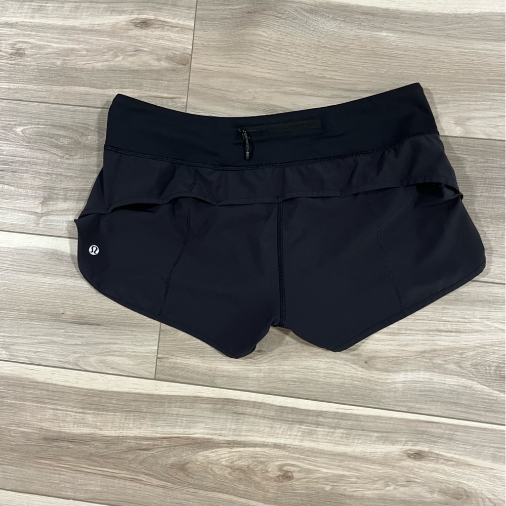 Lululemon black SPEED UP shorts.